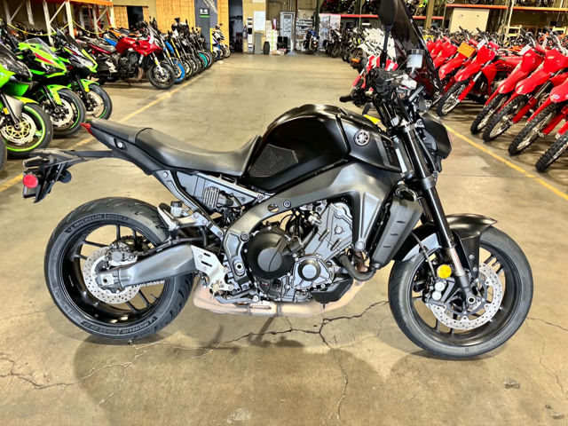 2023 Yamaha MT-09 photo 2