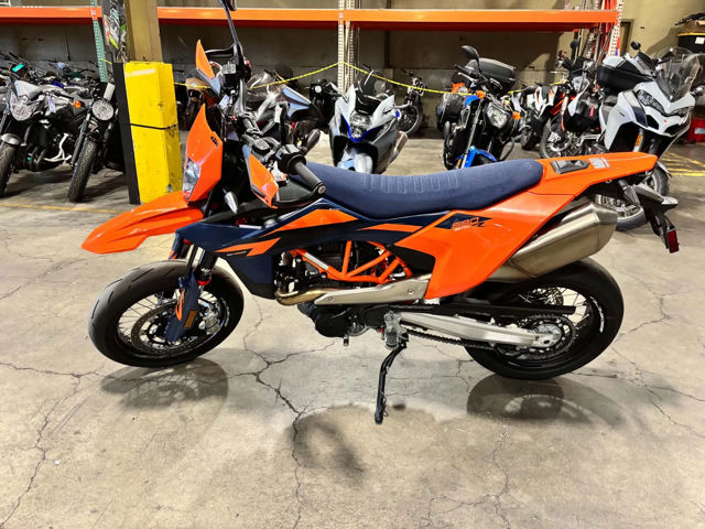2026 KTM 690 SMC R photo 2