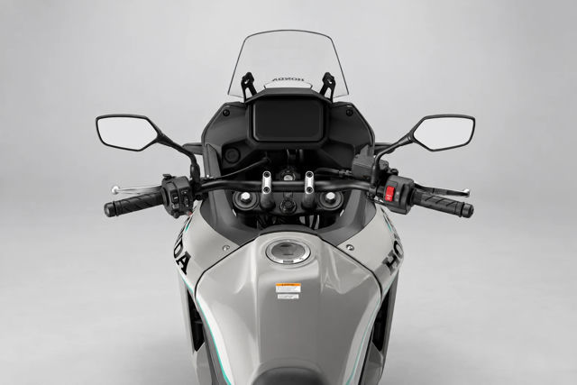 2026 Honda Transalp E-Clutch photo 2