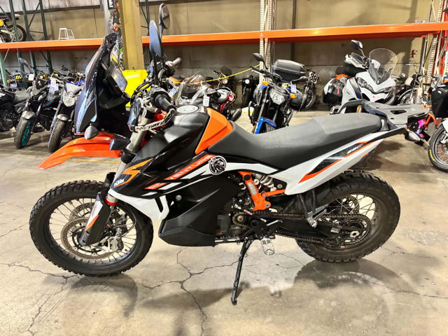 2022 KTM 890 ADVENTURE R photo 1