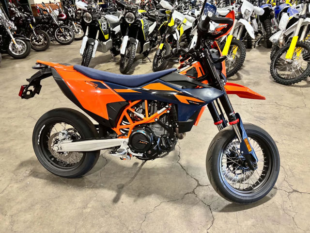 2026 KTM 690 SMC R photo 3