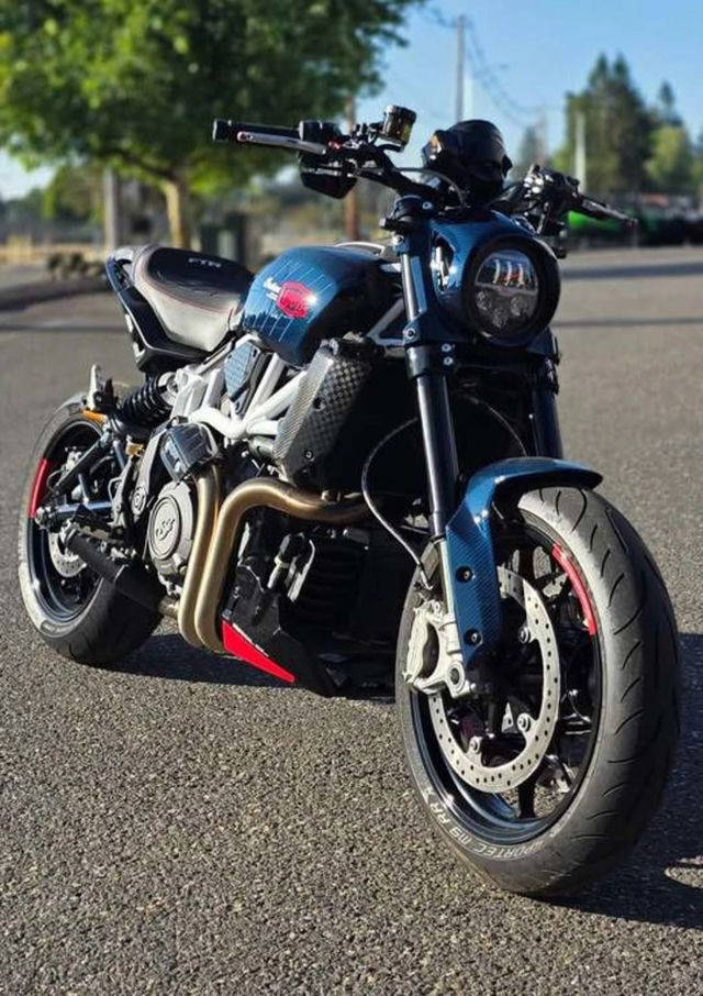2024 Indian Motorcycle Motorcycle® FTR x 100% R Carbon Blue Candy Carbon photo 2