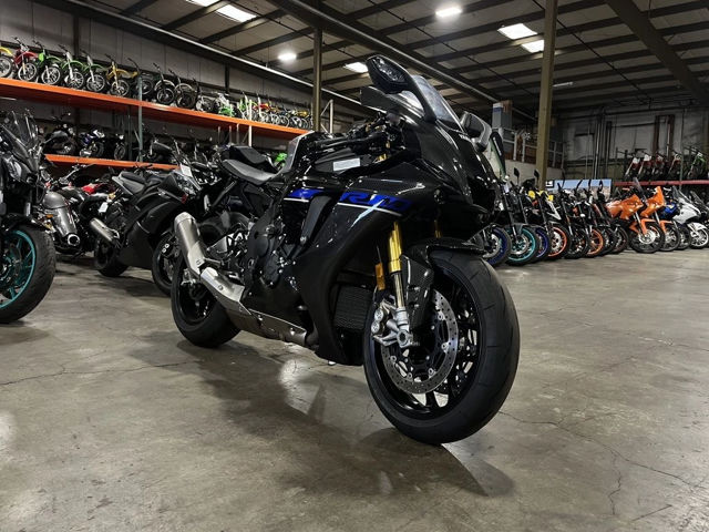 2024 Yamaha YZF-R1M photo 3