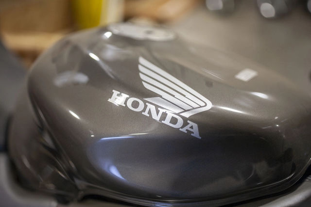 2001 Honda Superhawk photo 4