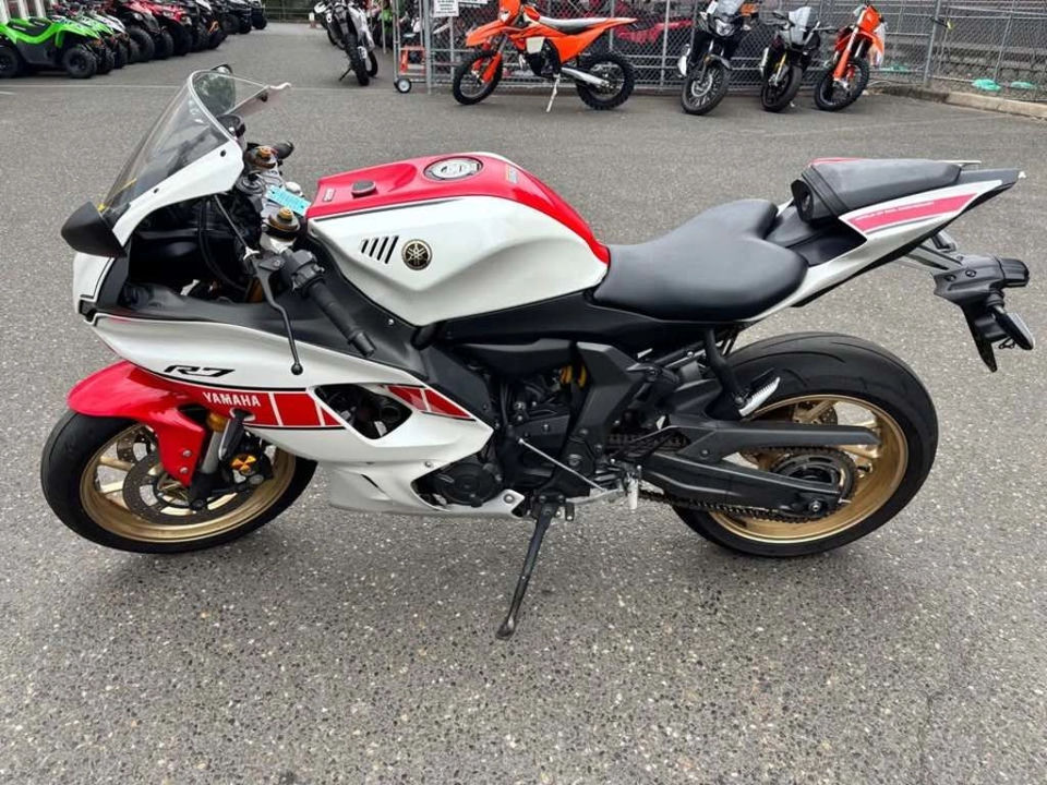 2022 Yamaha YZF-R7 photo 1