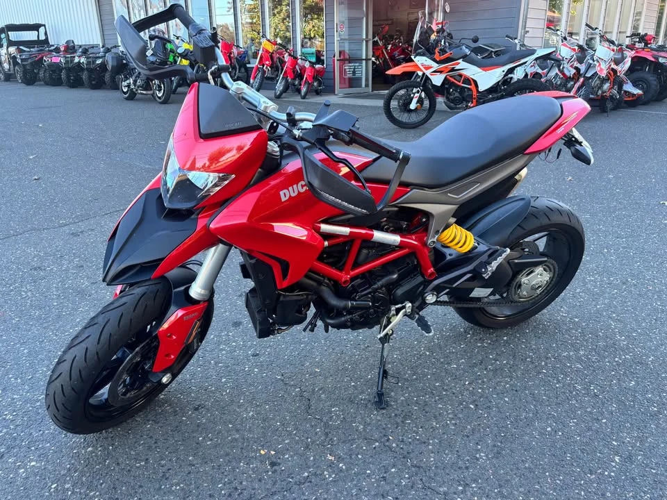 2017 Ducati HYPERMOTARD 939 photo 1