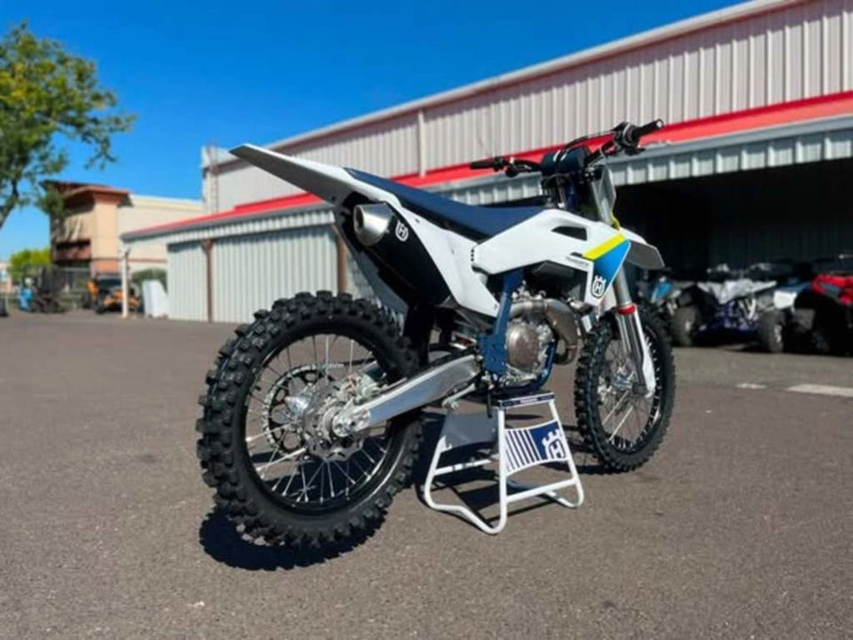 2025 Husqvarna FC 450 photo 2