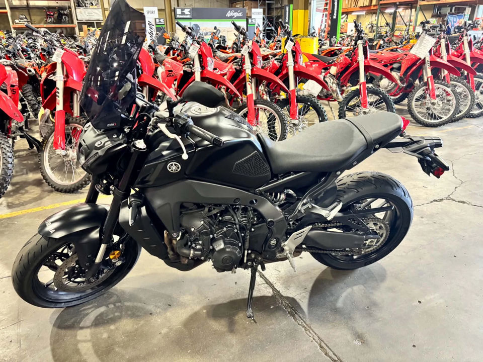 2023 Yamaha MT-09 photo 3