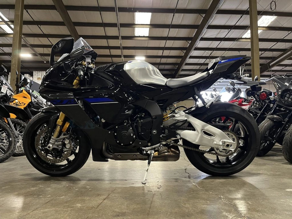 2024 Yamaha YZF-R1M photo 2