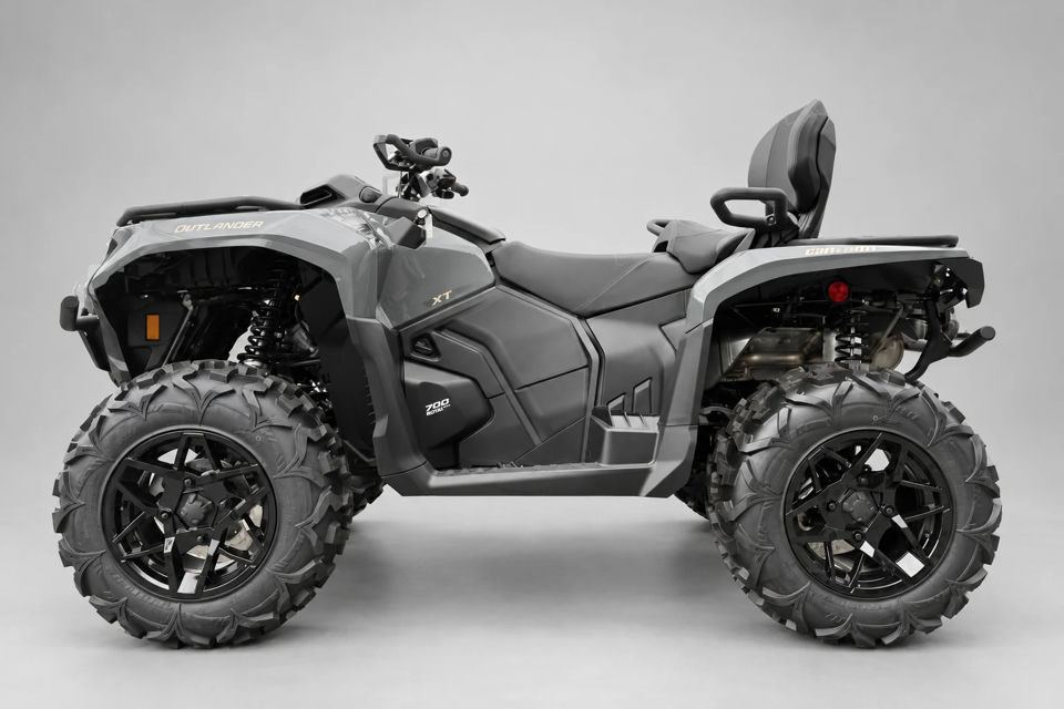 2027 Can-Am Outlander MAX XT 700 photo 1