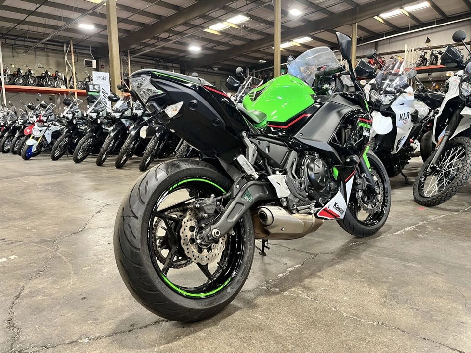 2022 Kawasaki Ninja® 650 ABS KRT Edition photo 4