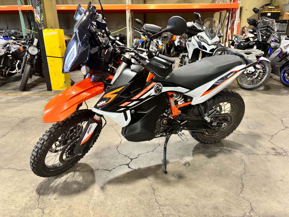 2022 KTM 890 ADVENTURE R photo 3