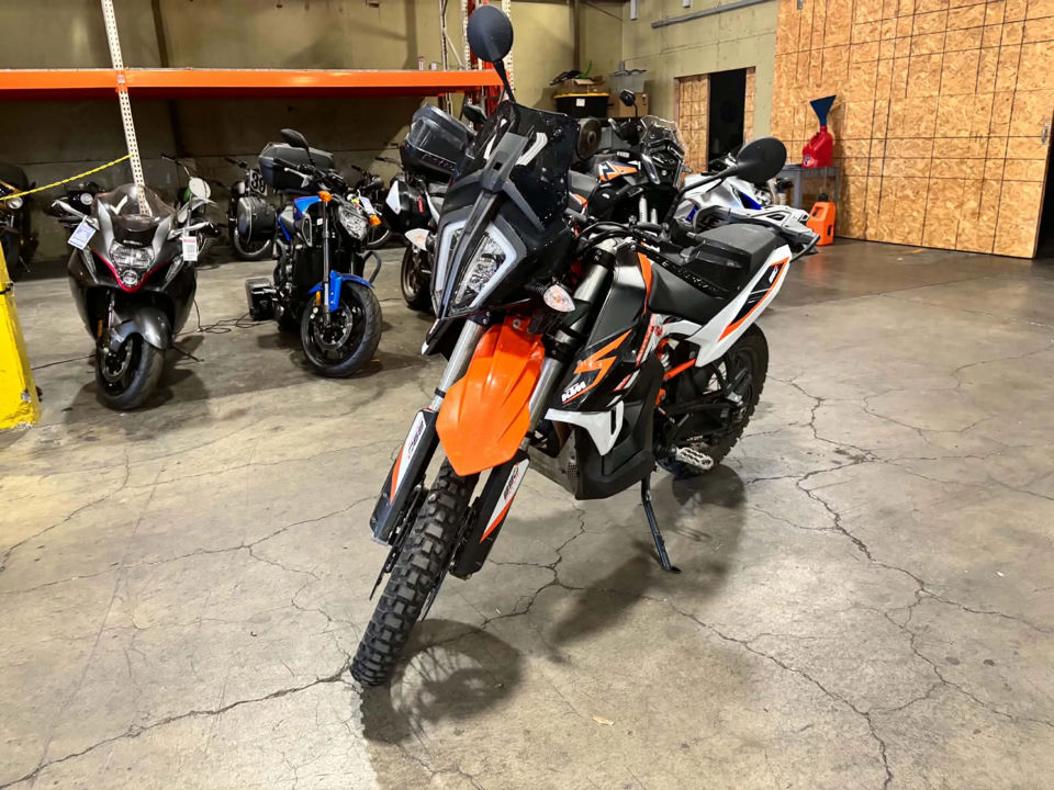 2022 KTM 890 ADVENTURE R photo 2
