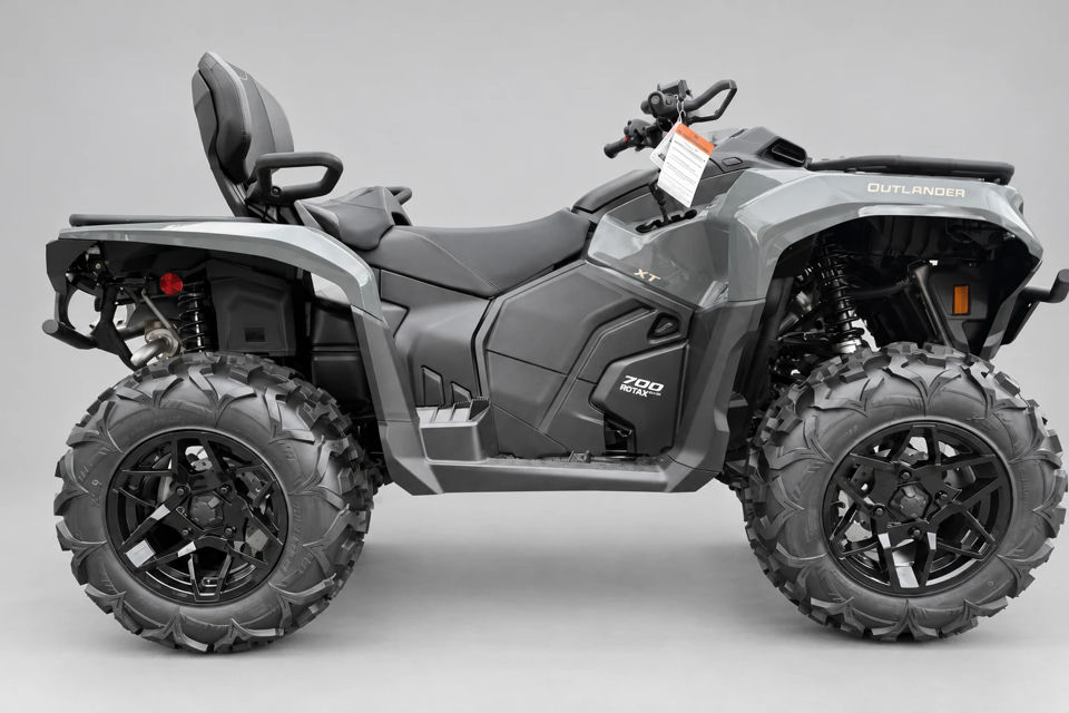 2027 Can-Am Outlander MAX XT 700 photo 2
