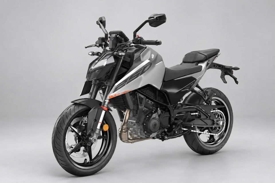 2026 KTM 250 Duke photo 2